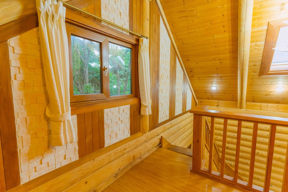 Jeju Jungmun Log Pension Resort 25/50