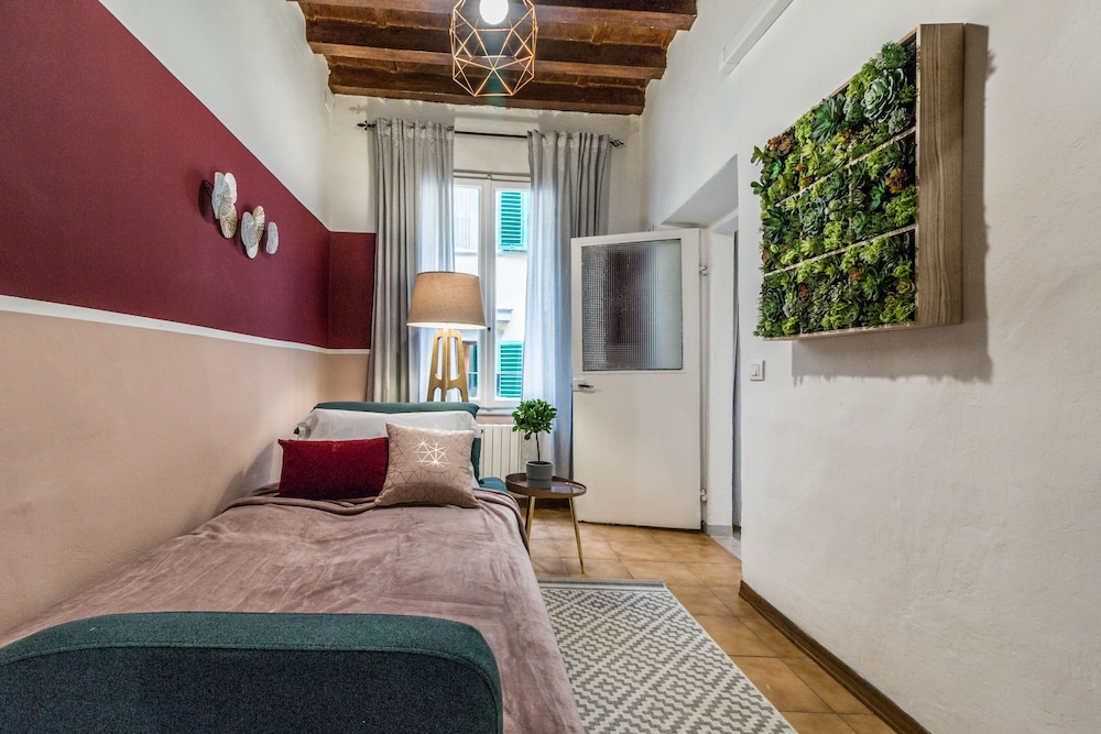 Wine Apartments Florence Sangiovese 6/40