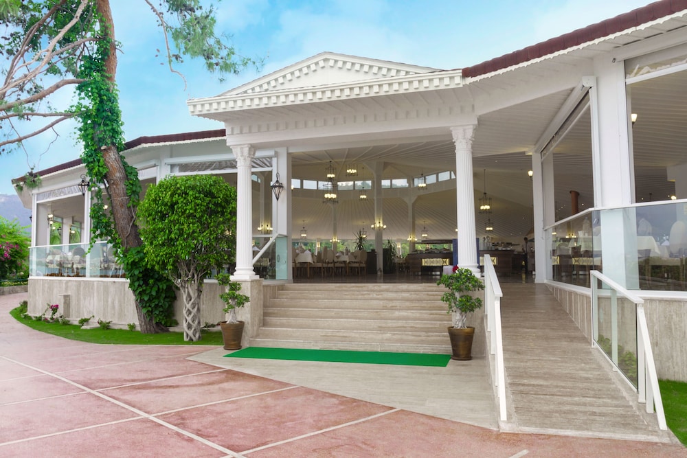 Club & Hotel Letoonia 8/71