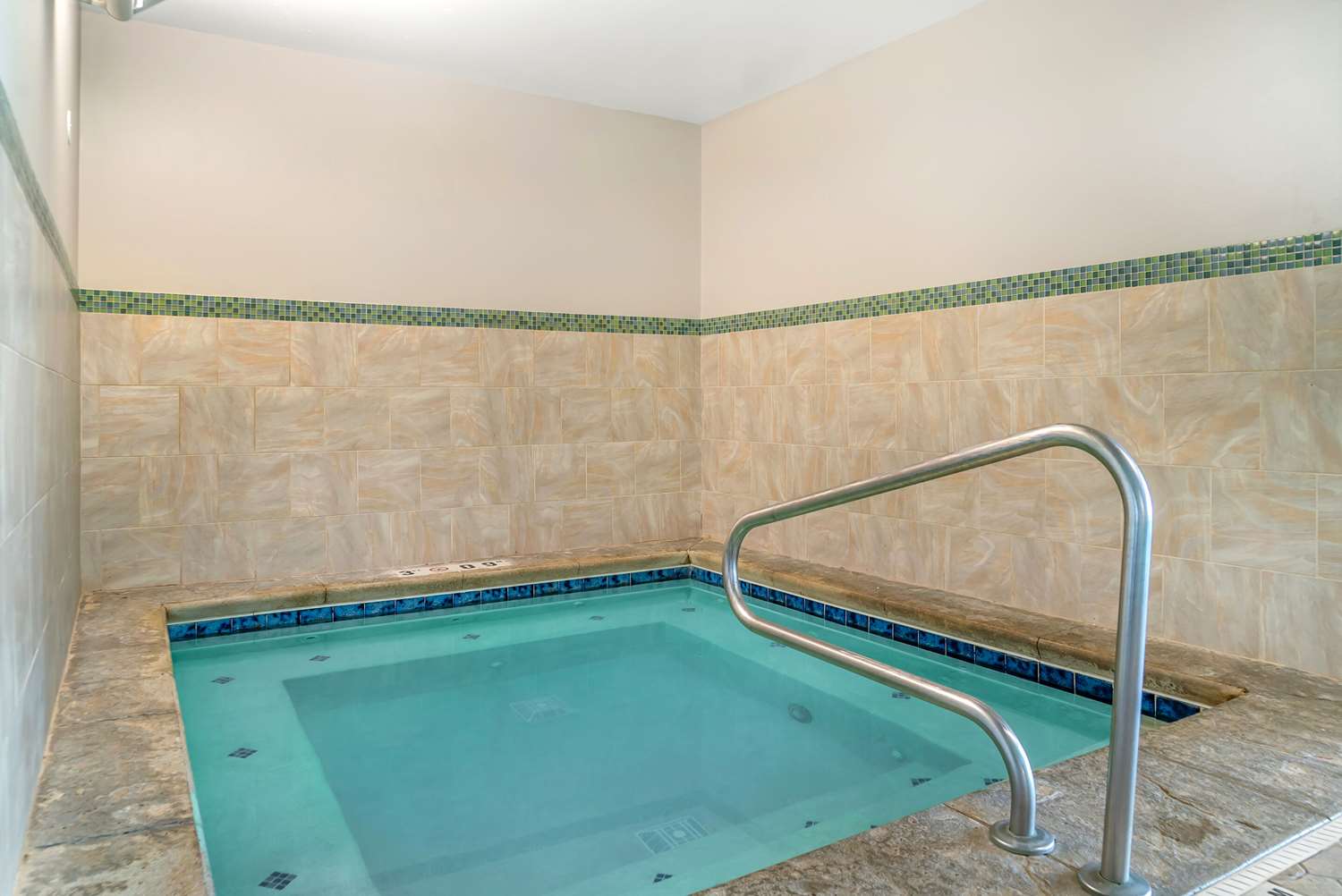 Country Inn & Suites by Radisson, Rossford - Toledo South 11/28