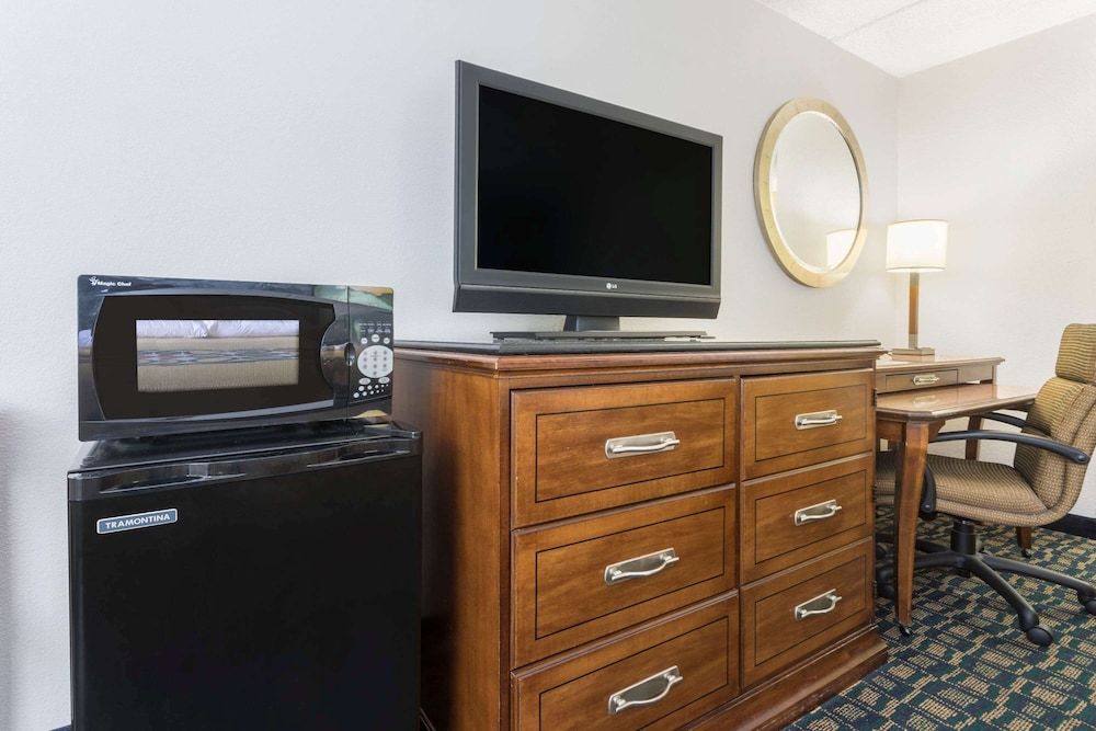 Super 8 By Wyndham Kingsland 14/17