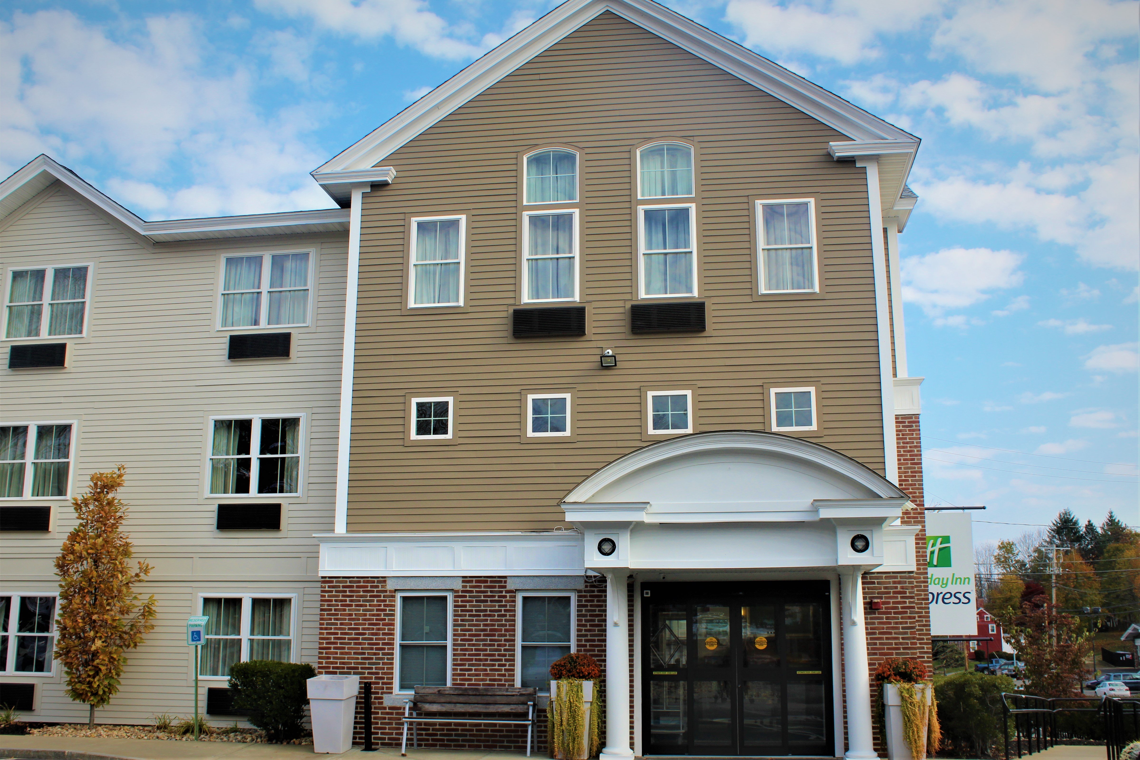 Holiday Inn Express Durham-UNH, an IHG Hotel 2/38