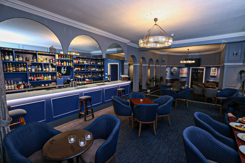 THE MANOR HOTEL 45/71