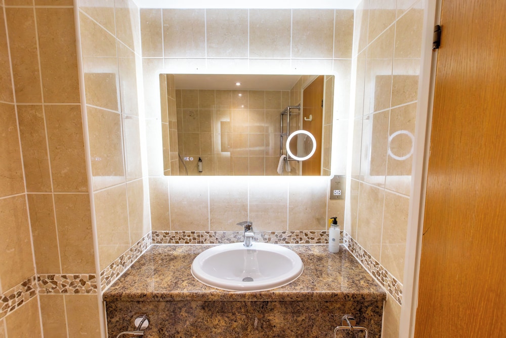 Marwell Hotel 57/60