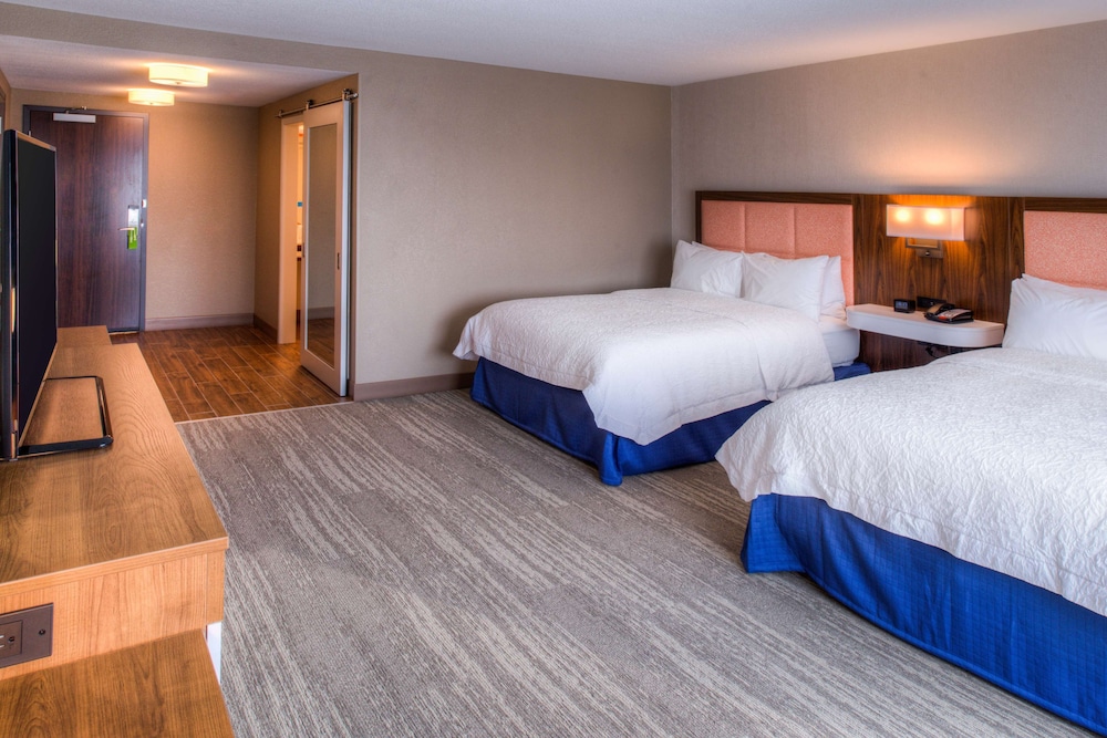 Hampton Inn & Suites Wixom 11/61