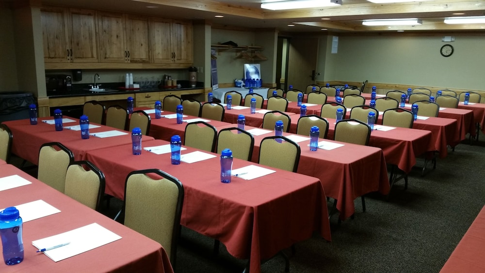 AmericInn by Wyndham Oswego 34/39