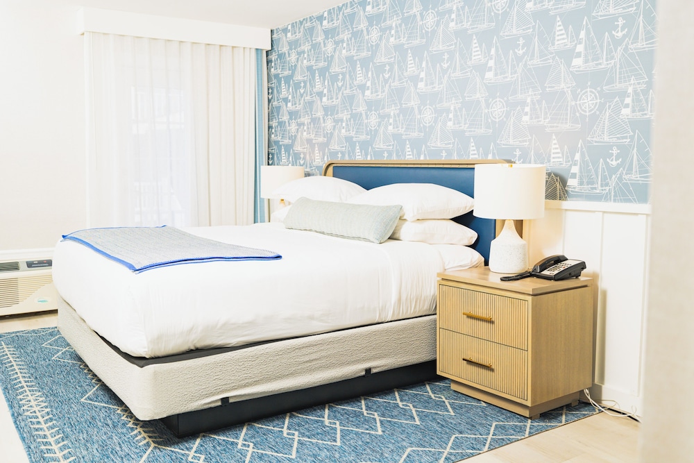 Standard, Single, Queen Bed, City View, Pet Friendly
