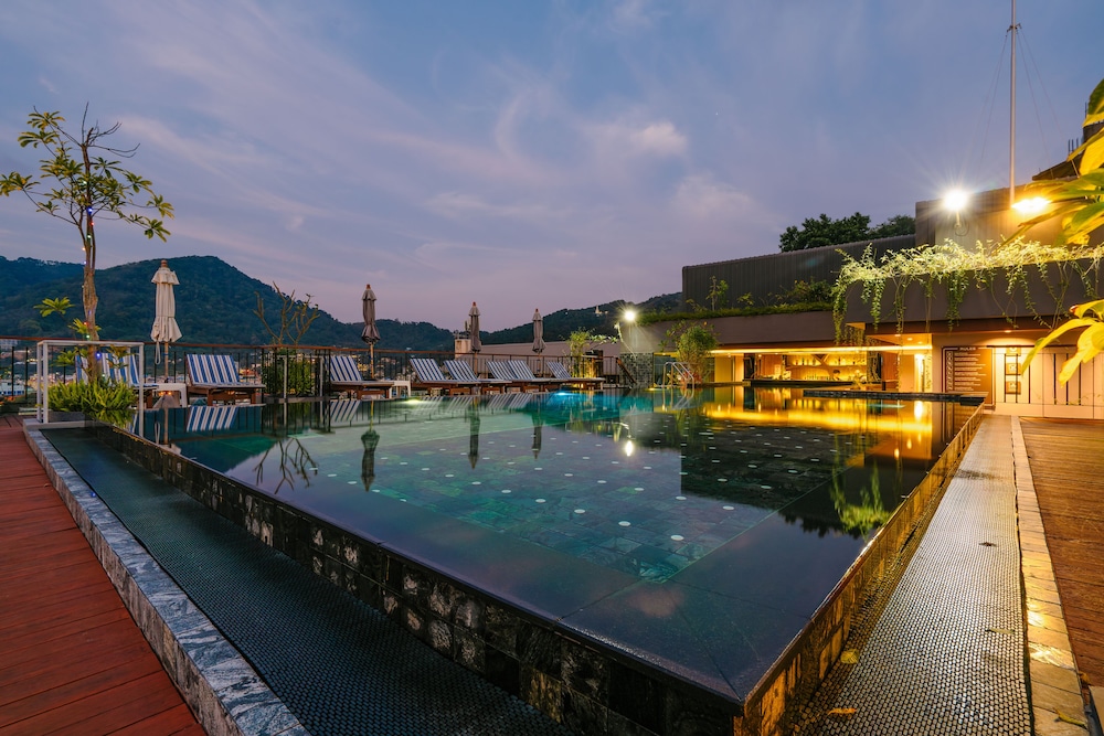 Rak Elegant Hotel Patong 7/69