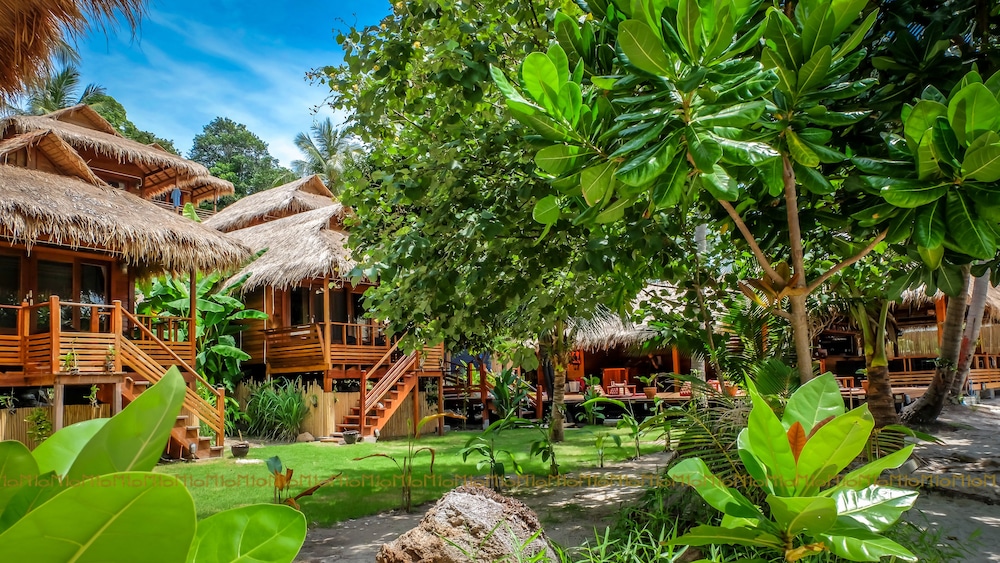 Ten Moons Lipe Resort 40/50