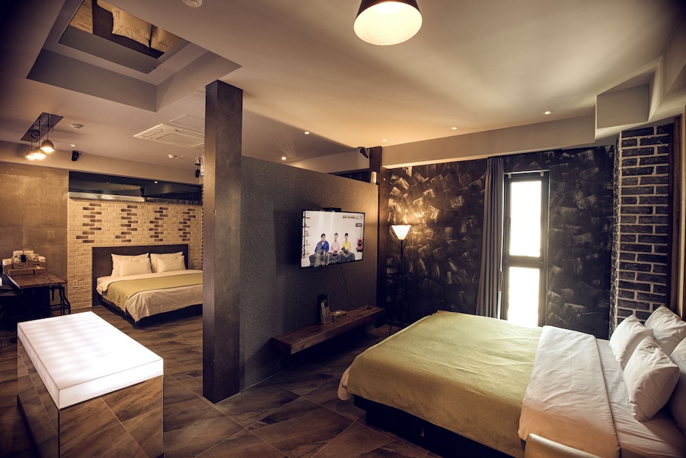 Hotel 109 35/73
