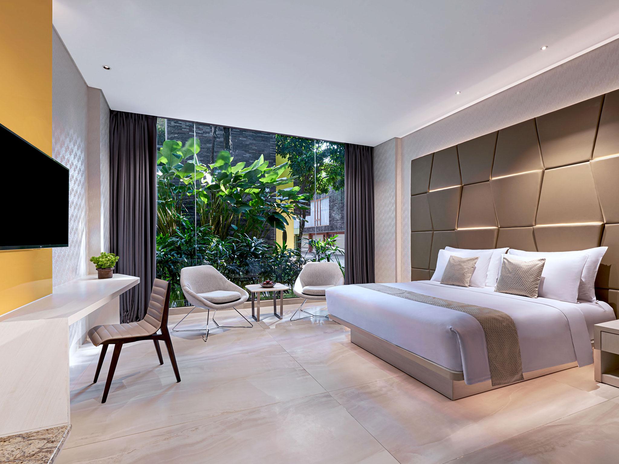 Plus, Deluxe, King Bed