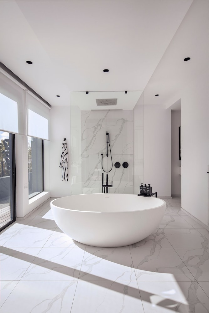 LUX Grand Baie Mauritius 6/50