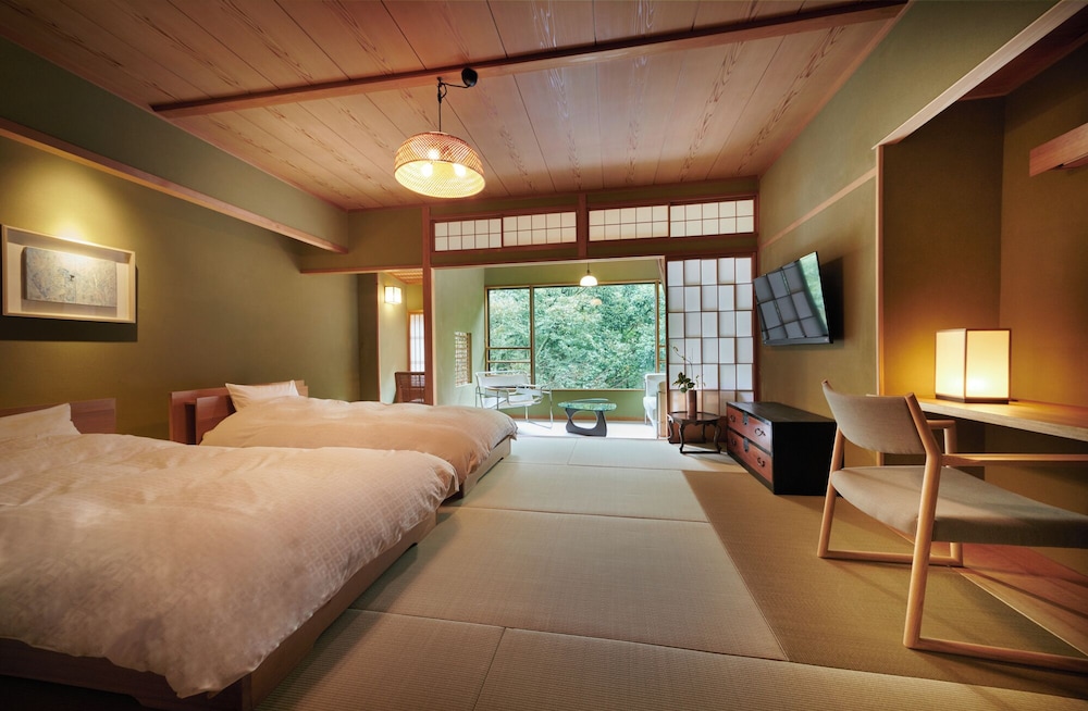 JAPANESE, TWIN BEDS