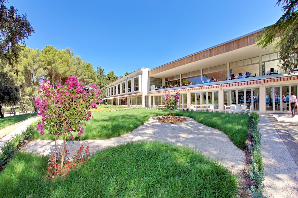Crvena Luka Family Hotel 70/78