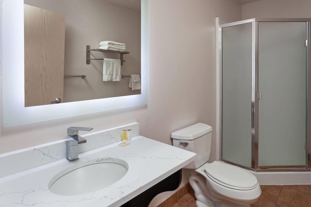 جناح استوديو بسرير كينج، Days Inn & Suites By Wyndham Spokane Airport Airway Heights 5/8