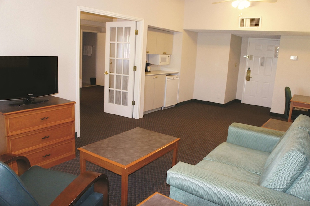 La Quinta Inn Kansas City Lenexa 31/50