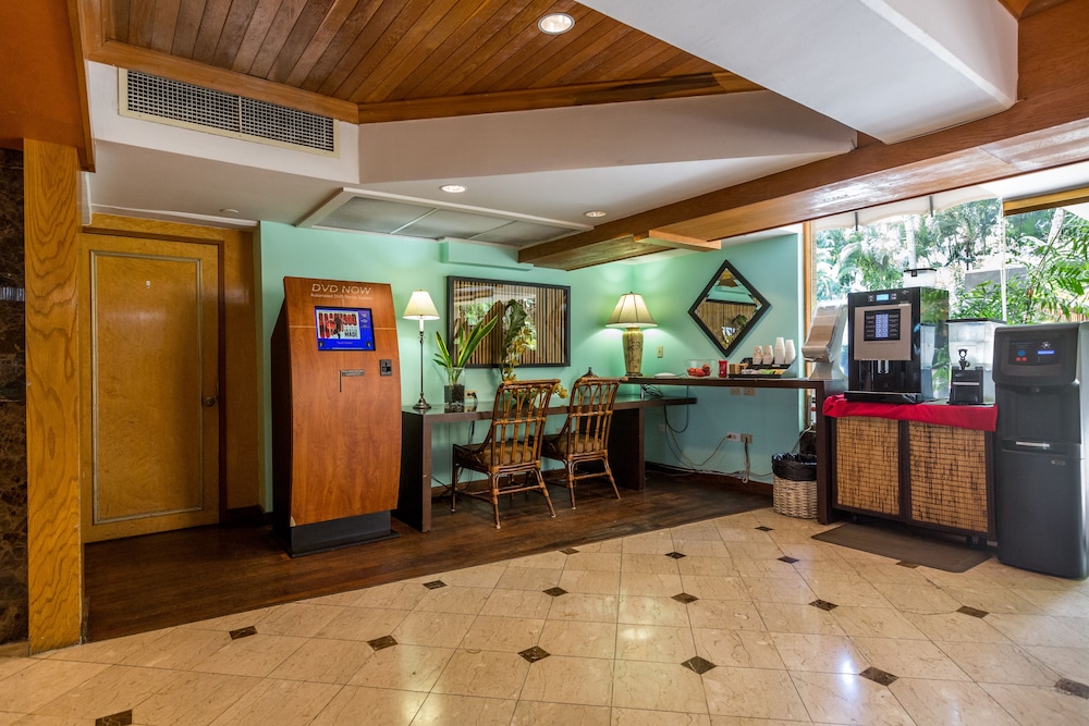 Castle Bamboo Waikiki 9/73