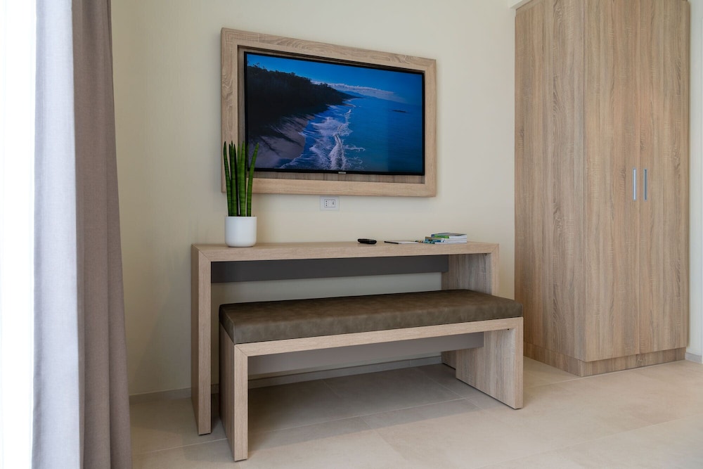 Palace Lido Hotel and Suites 3/33