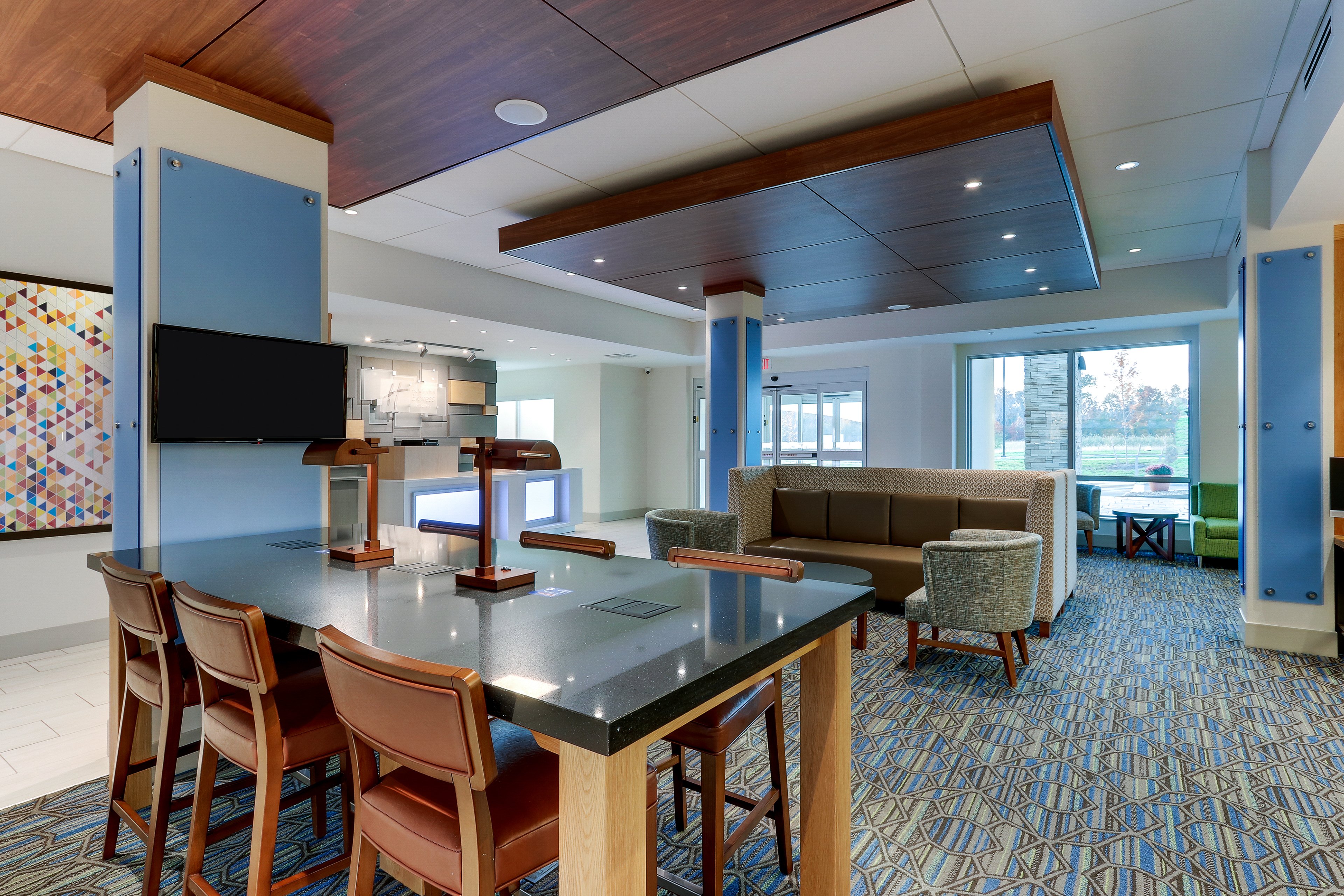 Holiday Inn Express Suites Middletown Goshen 52/71