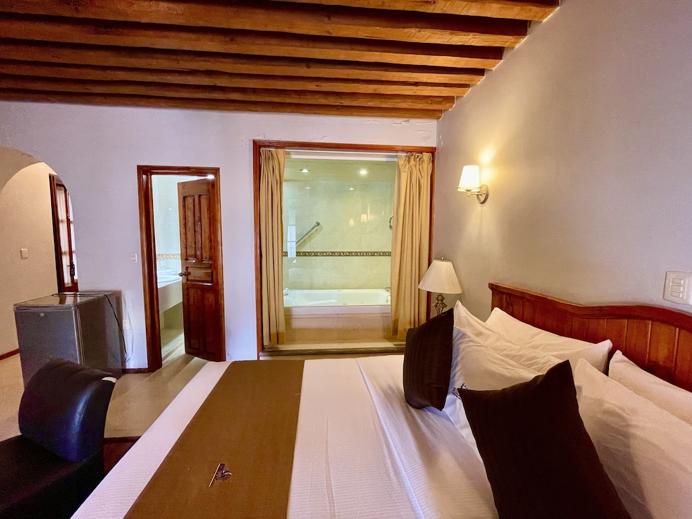 Hotel Puebla Plaza 25/50