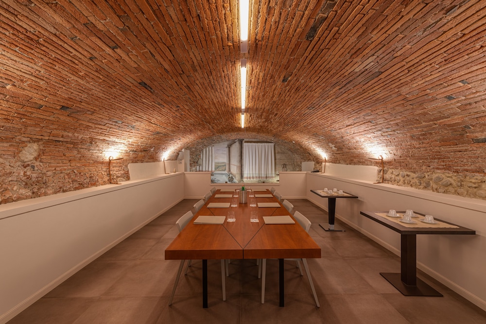 Palazzo Dipinto 25/50