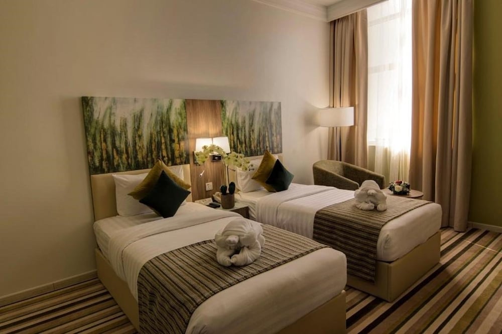 DELUXE, TWIN BEDS