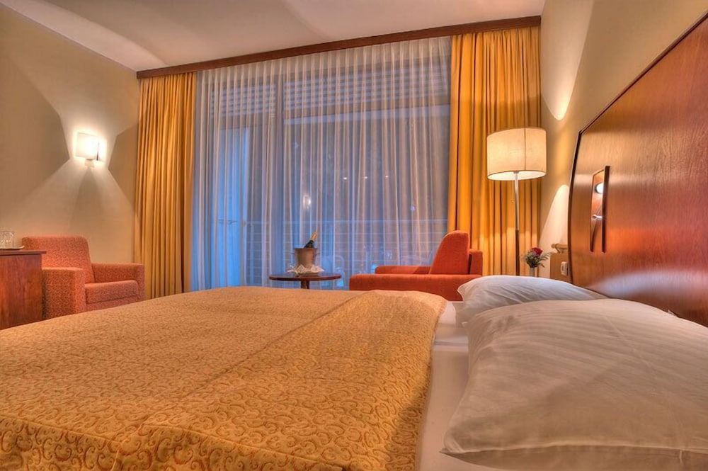 Hotel Rivijera 10/50