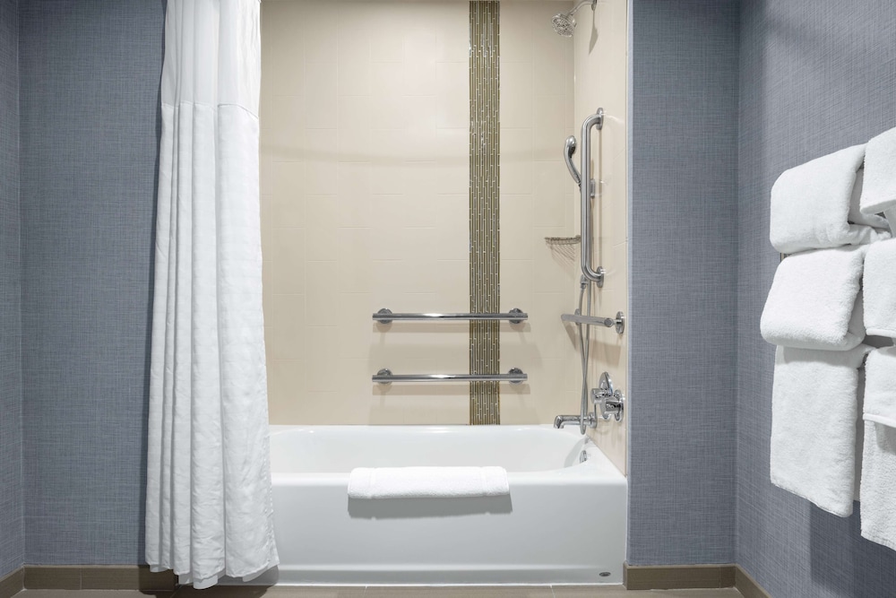 Hyatt Place Iowa City Downtown 43/44