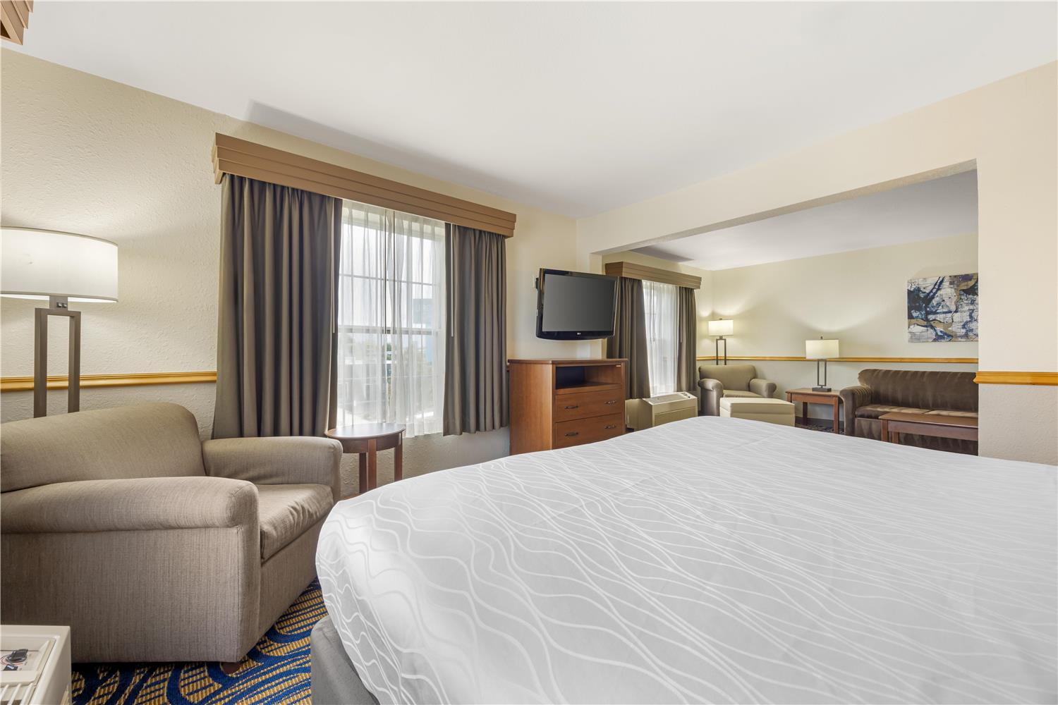 Suite, King Bed, Sofa, Hot Tub
