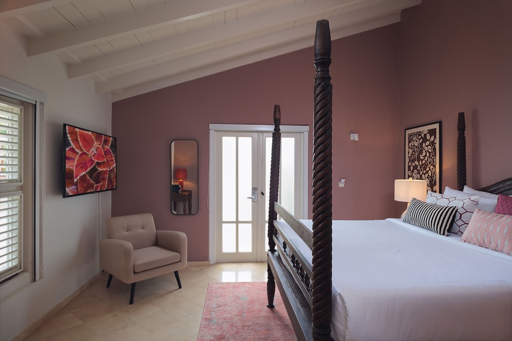 SUPERIOR, KING BED