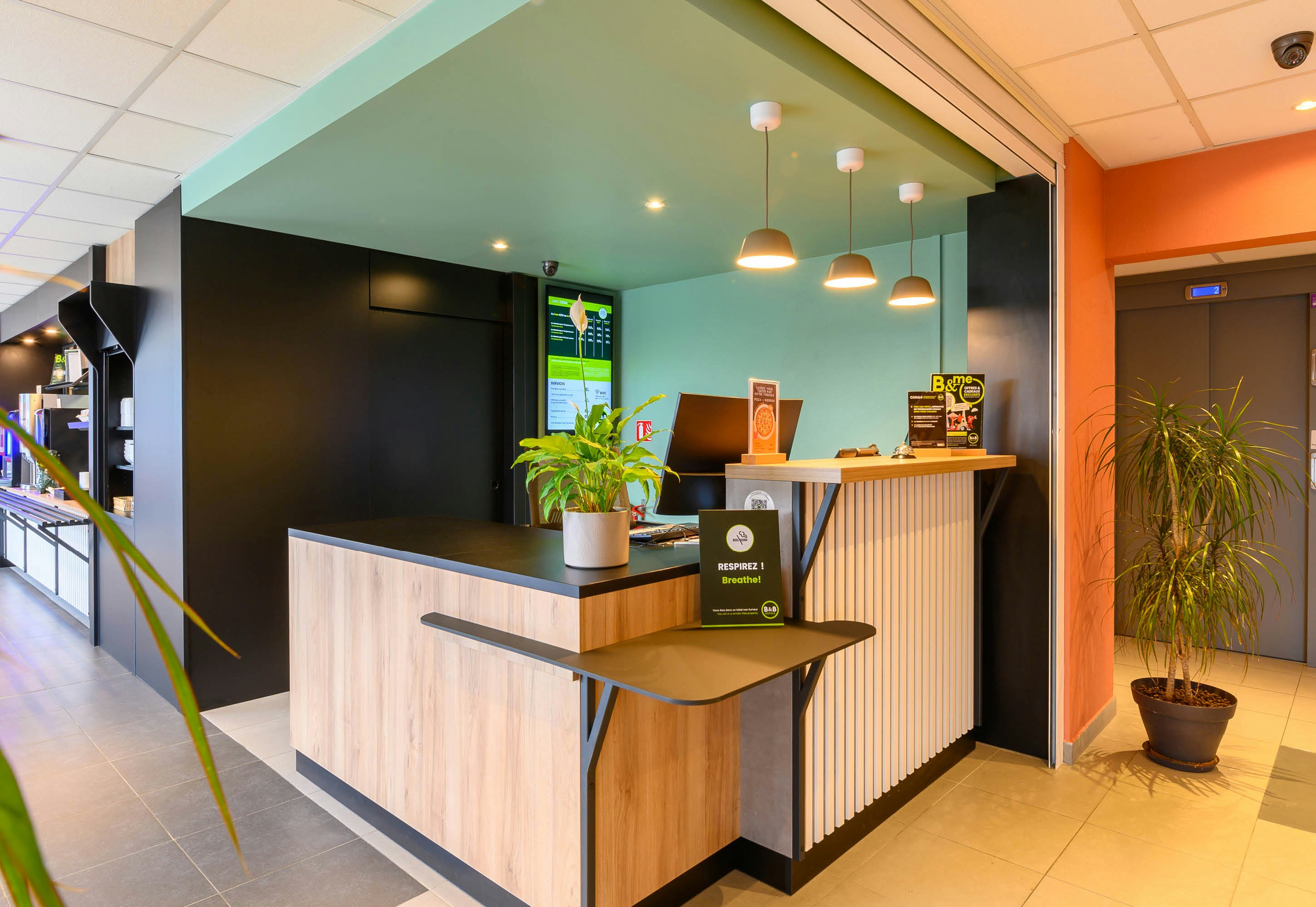 Lobby at B&B HOTEL Compiegne Thourotte, THOUROTTE