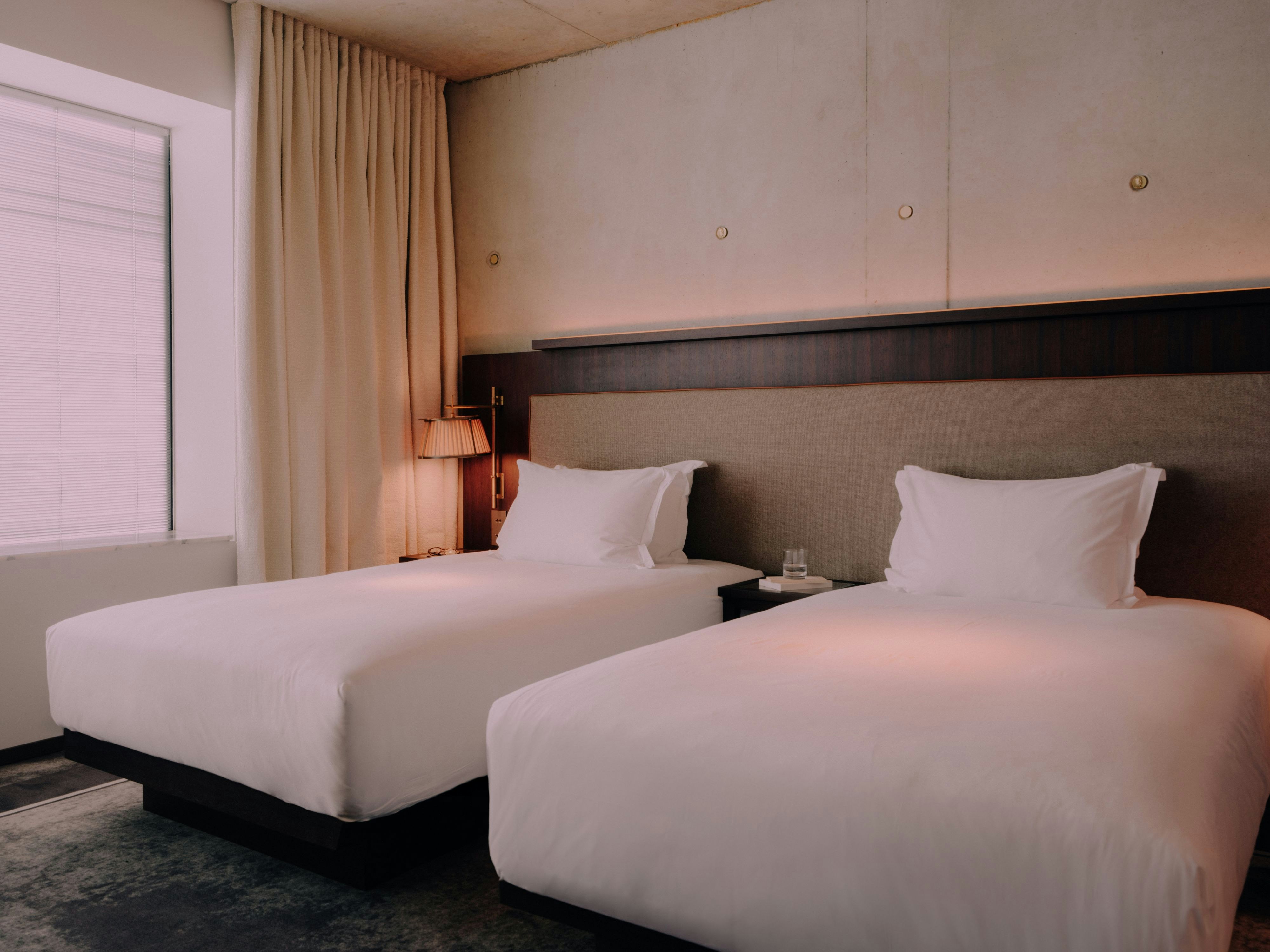 GUEST ROOM, TWIN BEDS