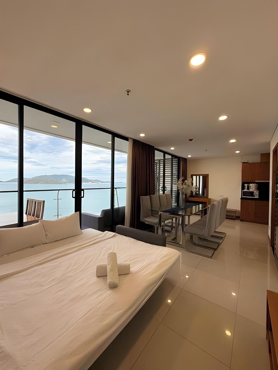 1 BEDROOM, EXECUTIVE, APARTMENT, PARTIAL OCEAN VIEW, BALCONY