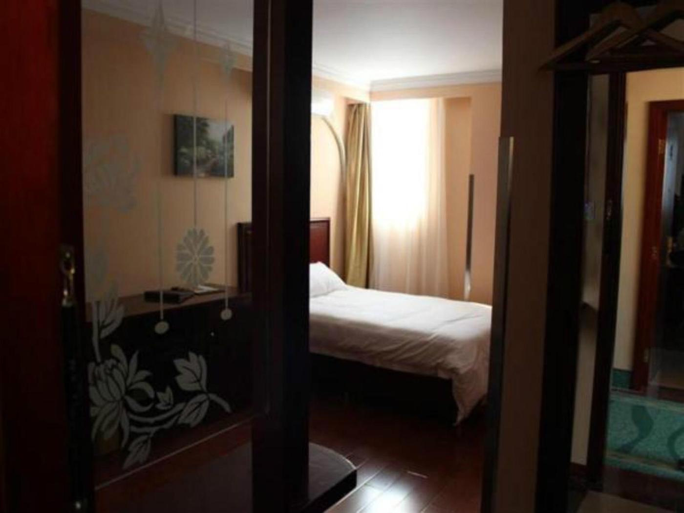 GreenTree Inn ZhenJiang Jurong New Bus Station Express Hotel 34/43