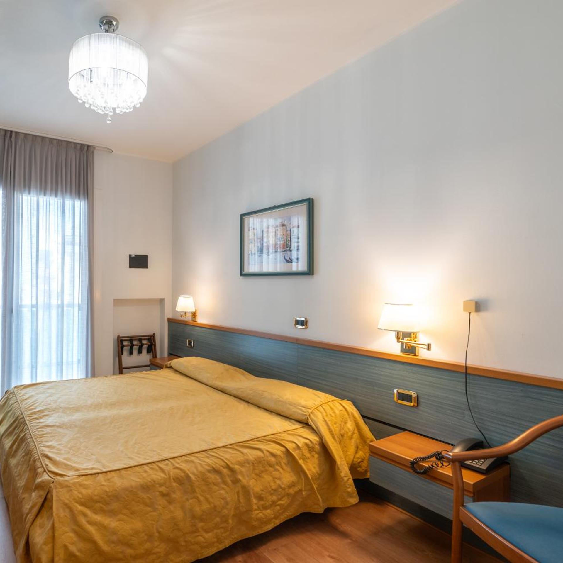 Room, Double or Twin Bed, Lateral Side Sea View, Balcony