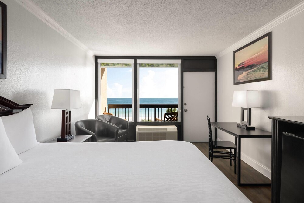 ROOM, KING BED, GULF VIEW