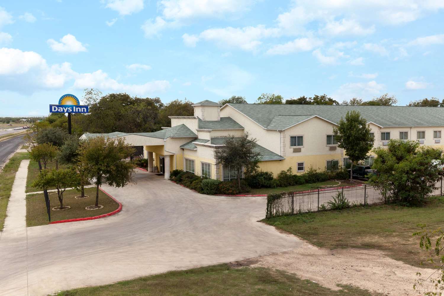 Days Inn by Wyndham San Antonio at Palo Alto 8/10