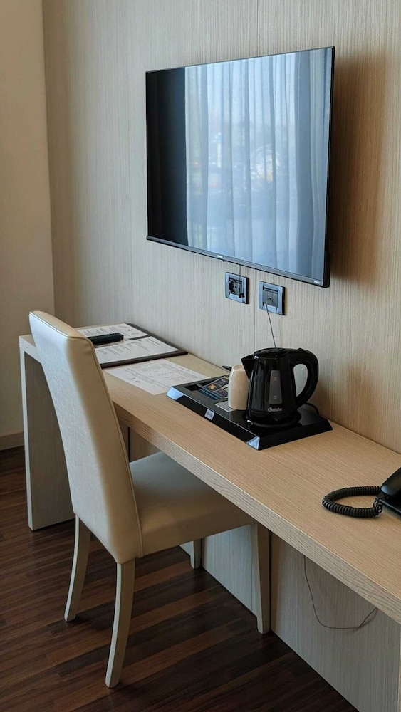 Yachting Hotel Mistral 66/79
