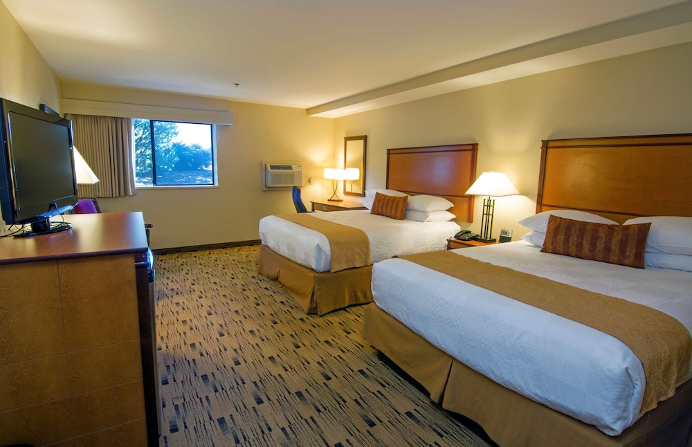 Best Western Plus Hood River Inn 33/80