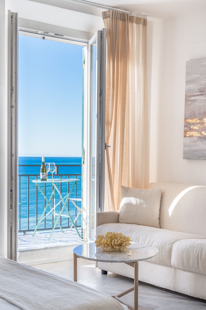 Il Sogno di Manarola by The First 18/50