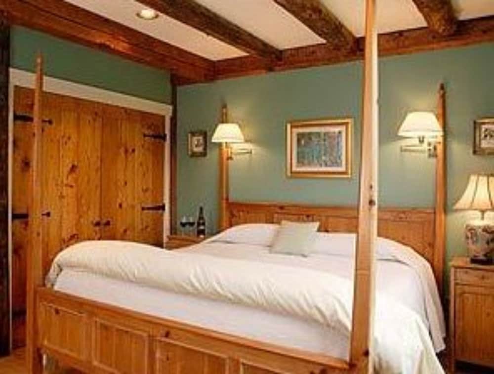 The Inn at Round Barn Farm 3/70