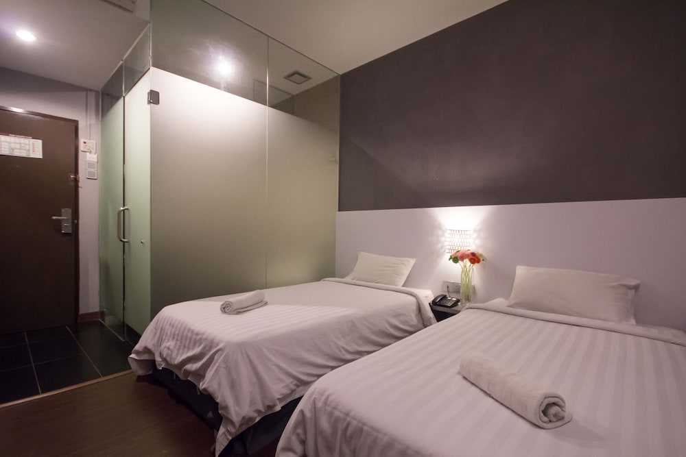 Standard, Twin Beds, No Window