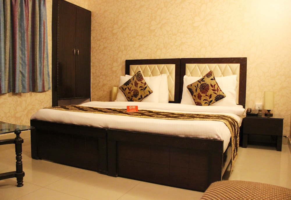 Oyo 2407 Hotel Gera's M1 10/17