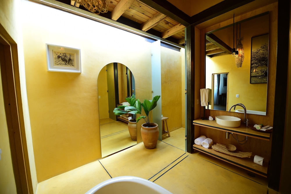 Hotel Los Amantes 44/50