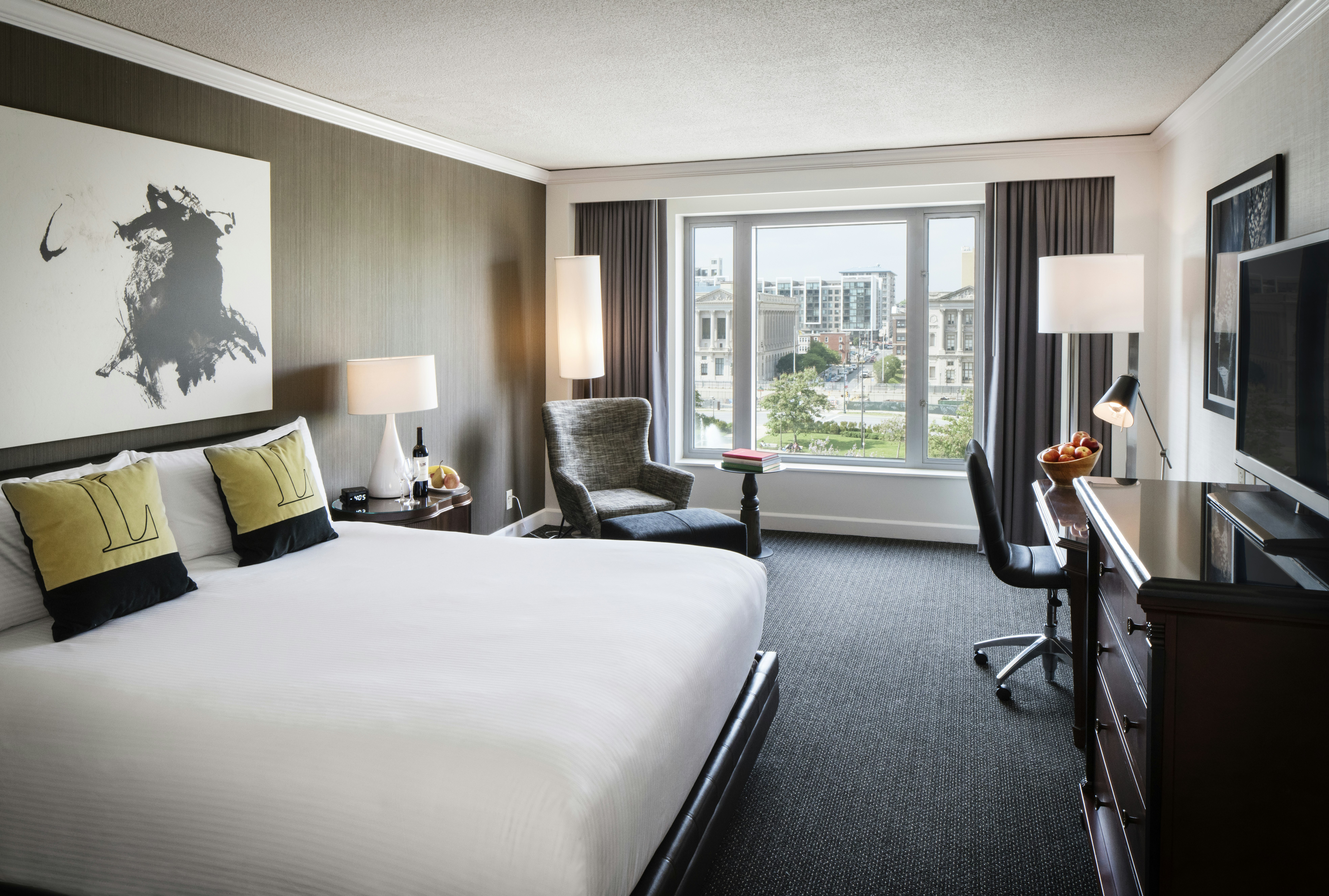 Room, King Bed, Parkway View