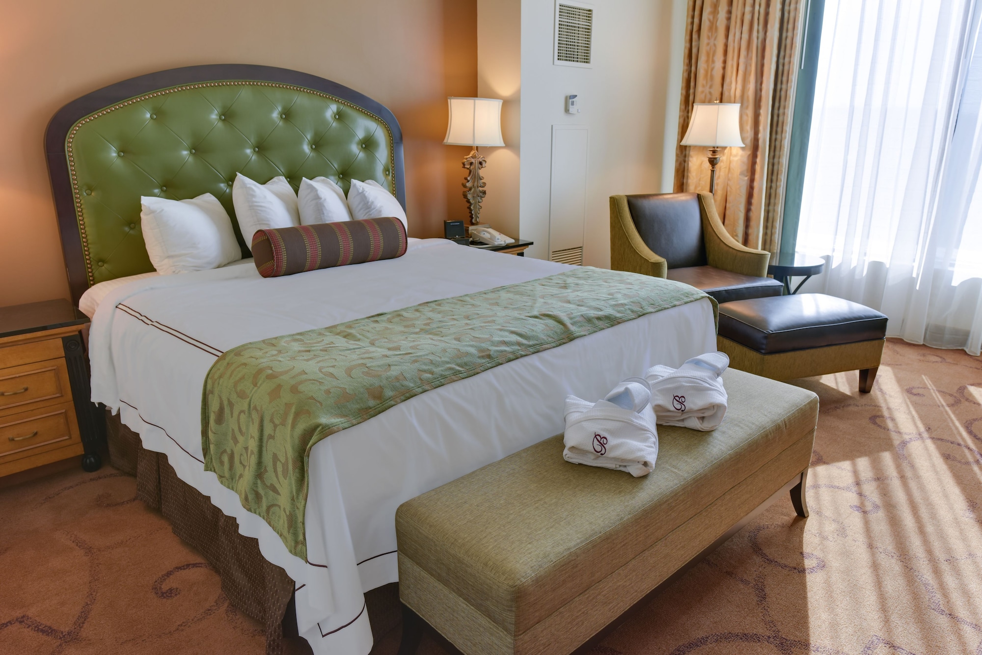Deluxe, King Bed, Golf Course View