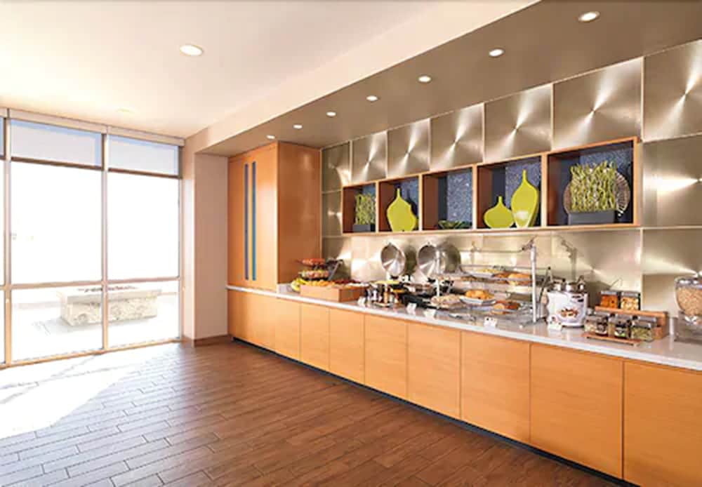 SpringHill Suites by Marriott Charleston Mount Pleasant 21/23
