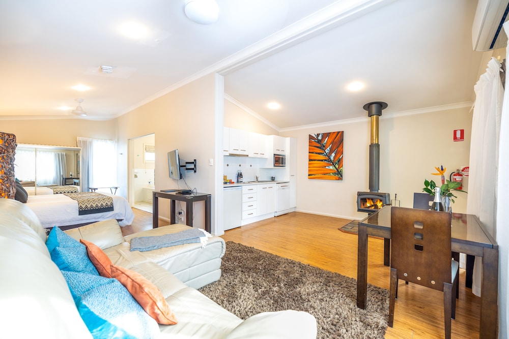 Camelot Boutique Accommodations 31/54