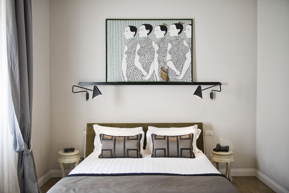 The Independent Suites 26/51