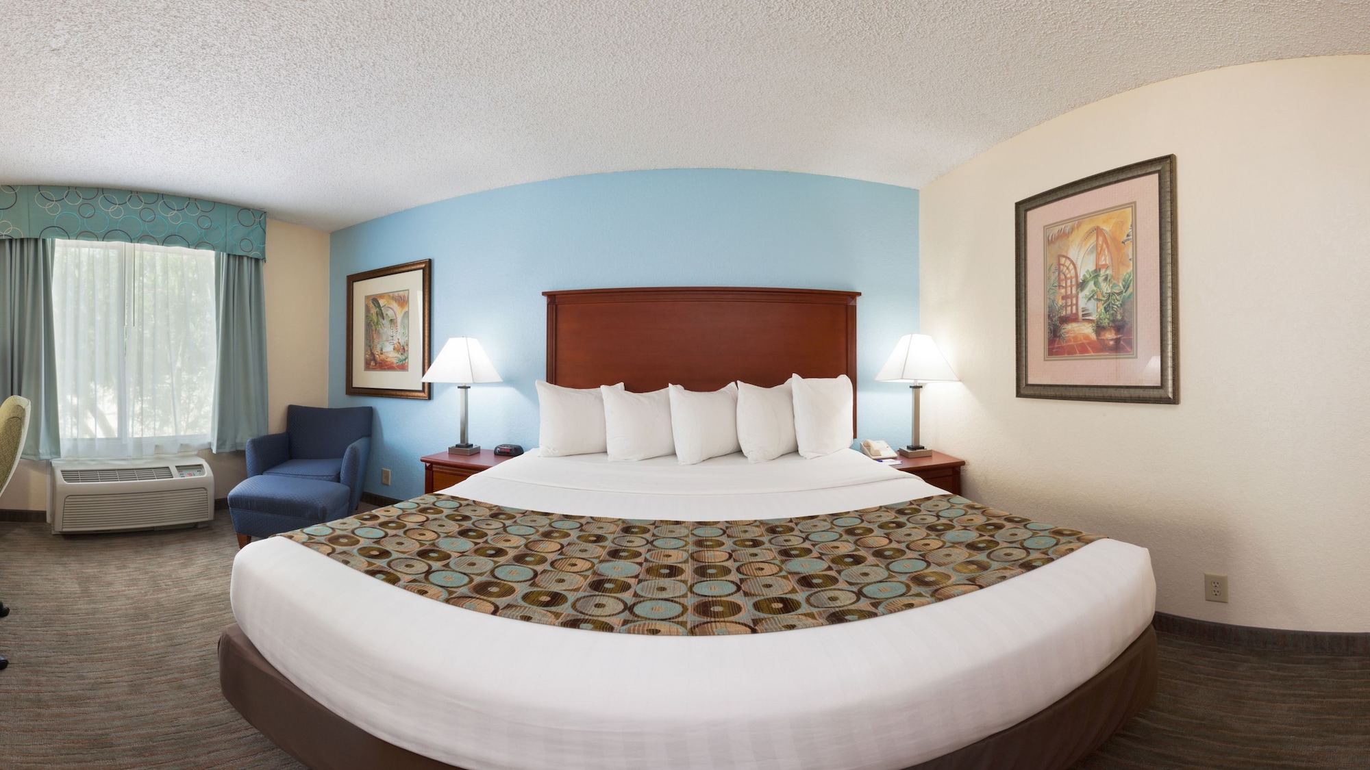 STUDIO, SUITE, KING BED